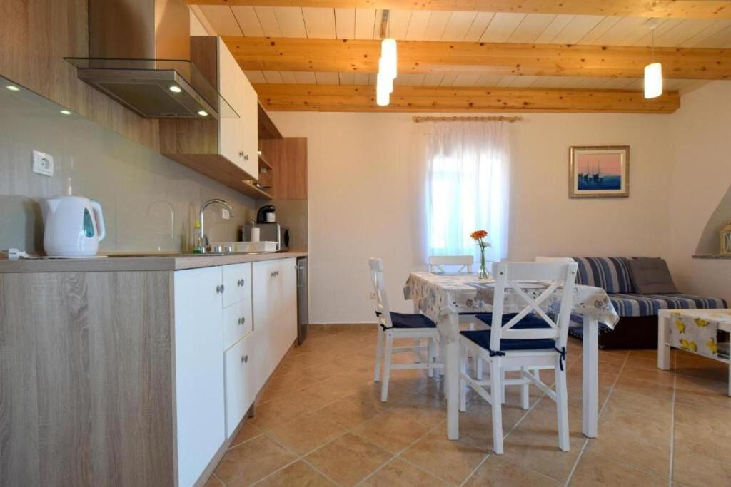 Apartments Insula Insule - Rustic & Peaceful Skrbčići Екстериор снимка